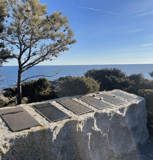 Plaques, benches, and inscriptions in Ogunquit